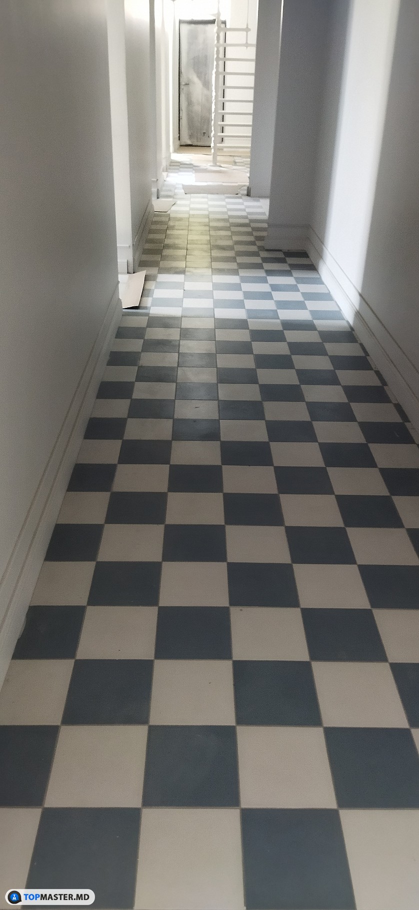 Монтаж напольной плитки в комнате и коридоре. изображение 5